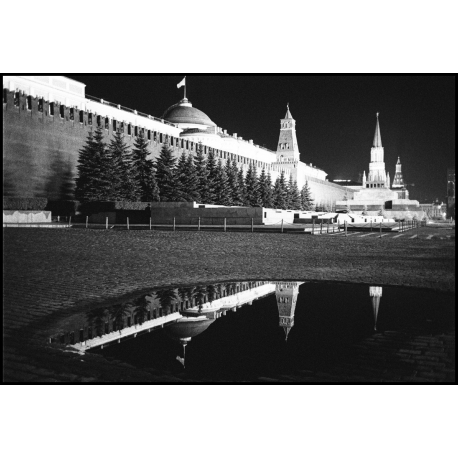 Moscow Kremlwall at night 1991