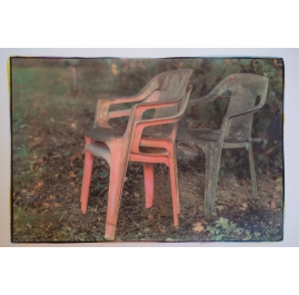 Plastic stoelen, uit de serie "kindertehuis"