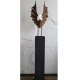 Oxidierte Eichenholzsäule und Gartenfackel "Wings" - Dunkel - Handgemachtes Kunstobjekt