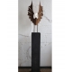 Oxidierte Eichenholzsäule und Gartenfackel "Wings" - Dunkel - Handgemachtes Kunstobjekt