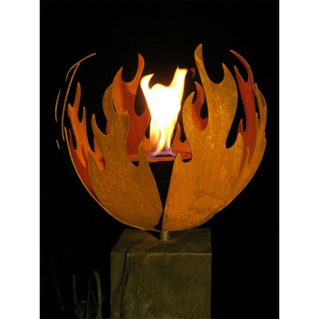 Outdoor-Feuerstelle - "Flame" - auf Sockel aus oxidierter Eiche - Mittlere Höhe